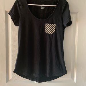 👉🏻 10 for $10 Nike Pocket Tee